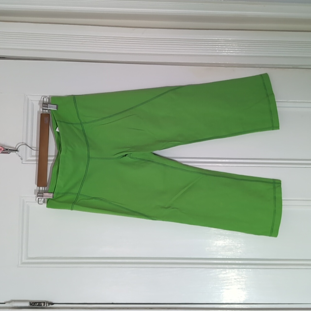 🌙📨 Lime Lululemon Crop Leggings with Slit